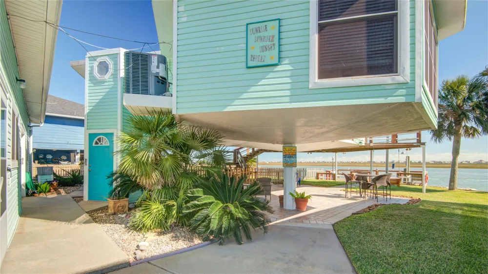 83 Dolphin Lane Freeport, TX 77541