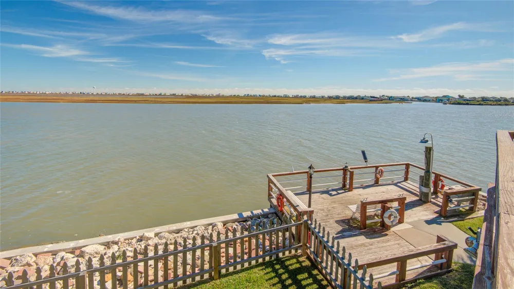 83 Dolphin Lane Freeport, TX 77541