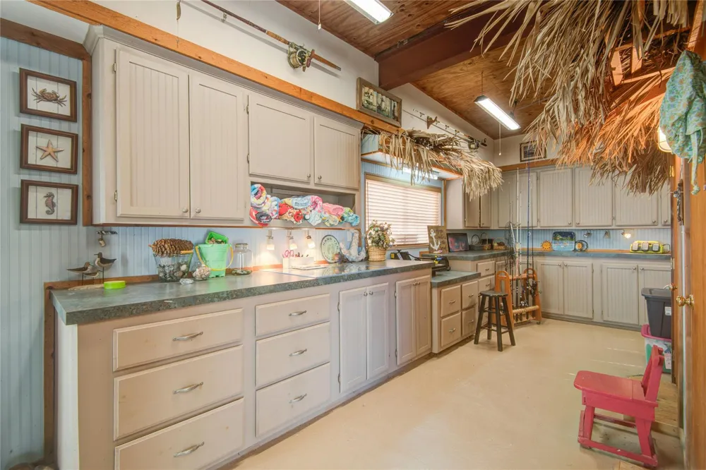 83 Dolphin Lane Freeport, TX 77541