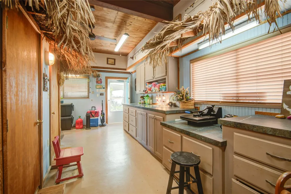 83 Dolphin Lane Freeport, TX 77541