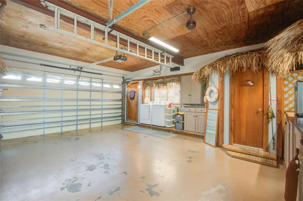 83 Dolphin Lane Freeport, TX 77541