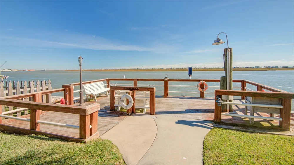 83 Dolphin Lane Freeport, TX 77541
