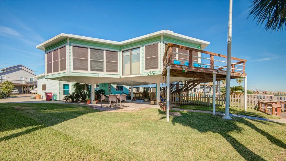 83 Dolphin Lane Freeport, TX 77541