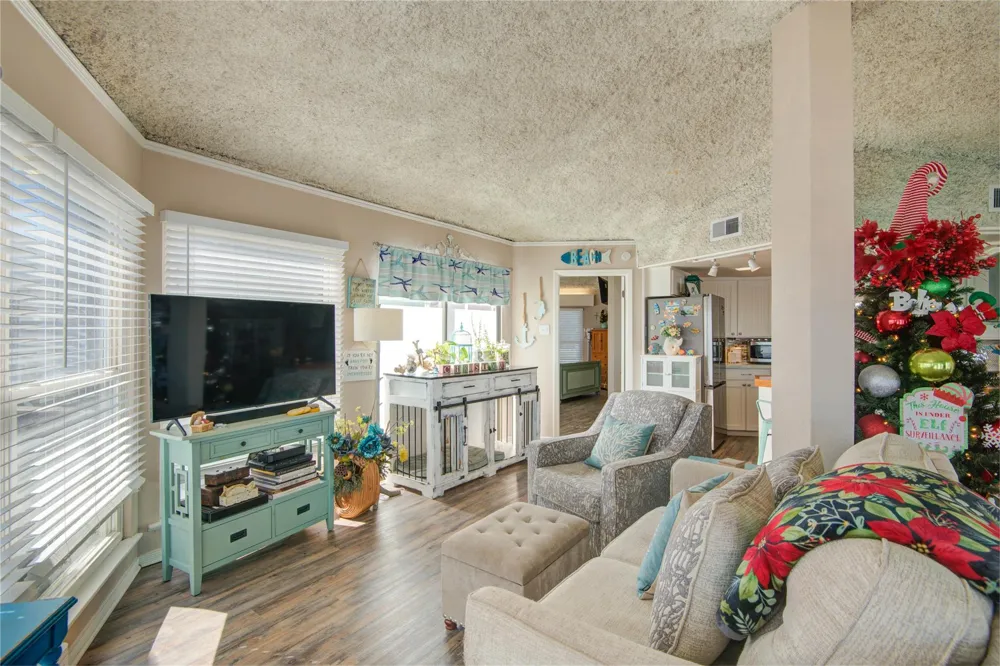 83 Dolphin Lane Freeport, TX 77541
