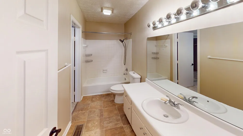 2739 Lakeshire Lane #14C Indianapolis, IN 46268