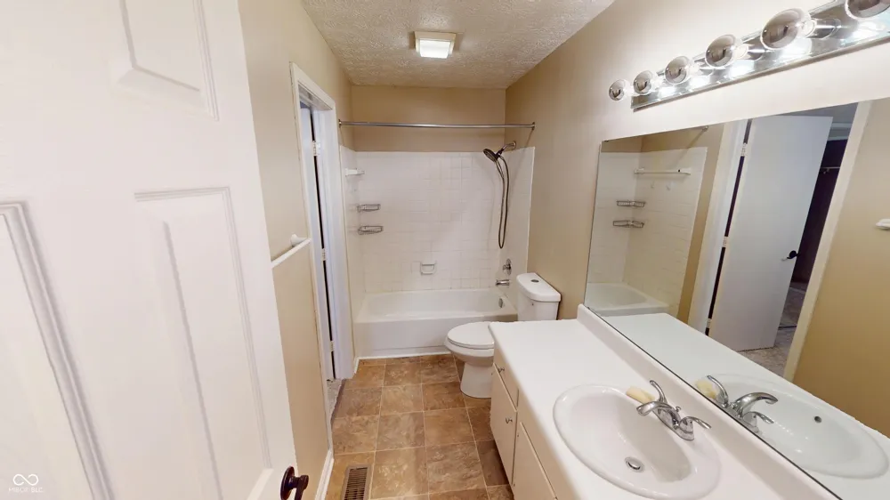 2739 Lakeshire Lane #14C Indianapolis, IN 46268