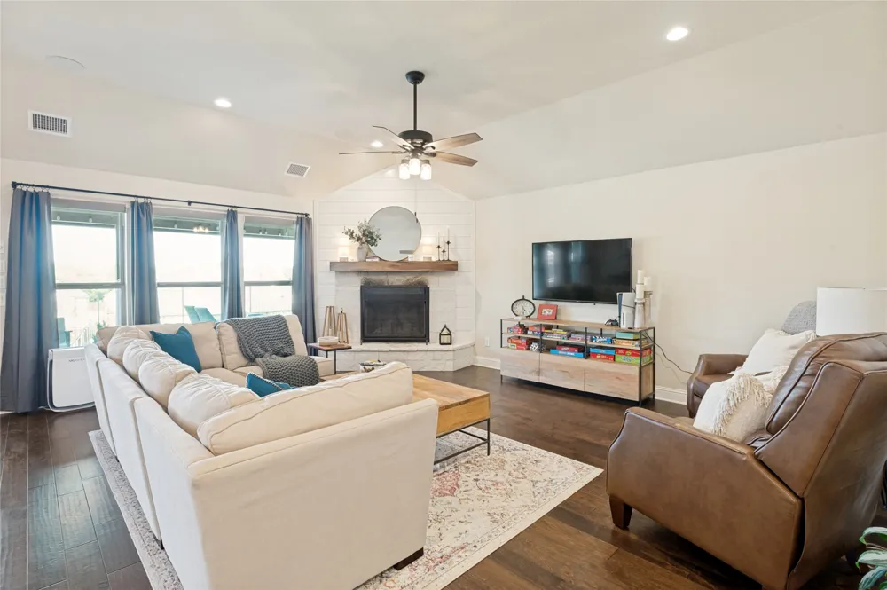4601 Massey Meadows Way Midlothian, TX 76065