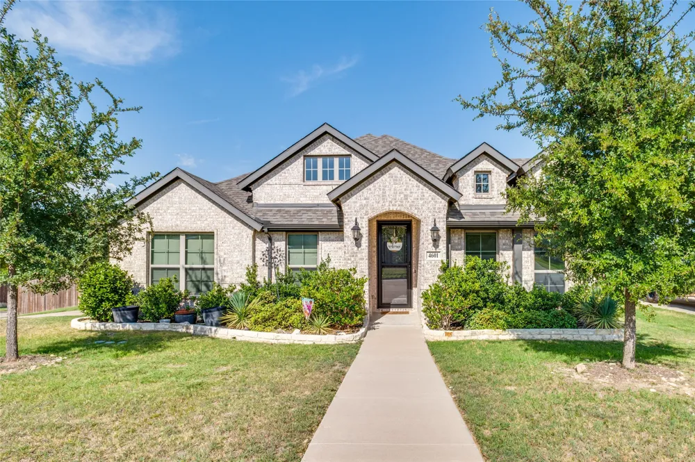 4601 Massey Meadows Way Midlothian, TX 76065