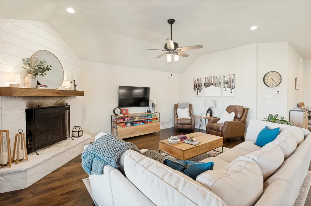 4601 Massey Meadows Way Midlothian, TX 76065