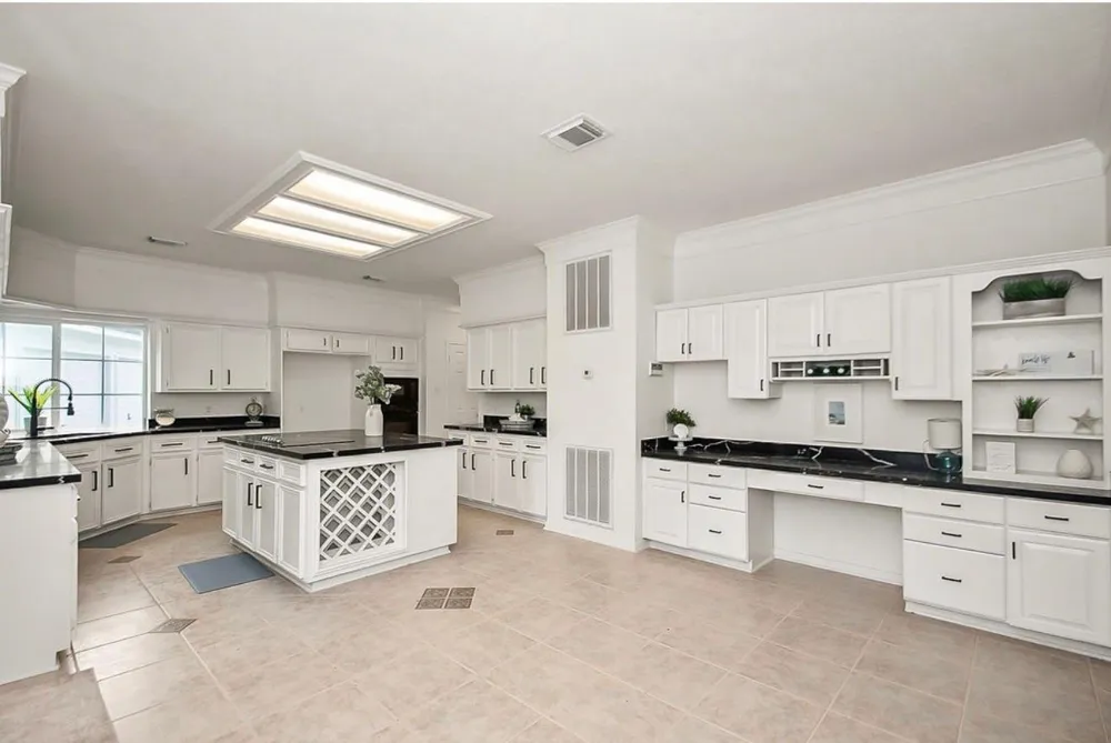 2111 Walnut Creek Drive League City, TX 77573