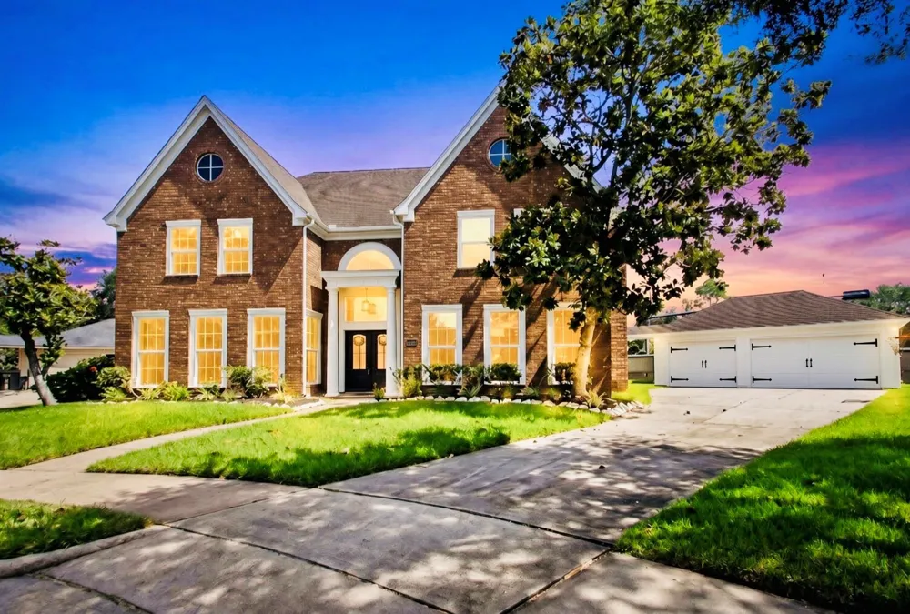 2111 Walnut Creek Drive League City, TX 77573