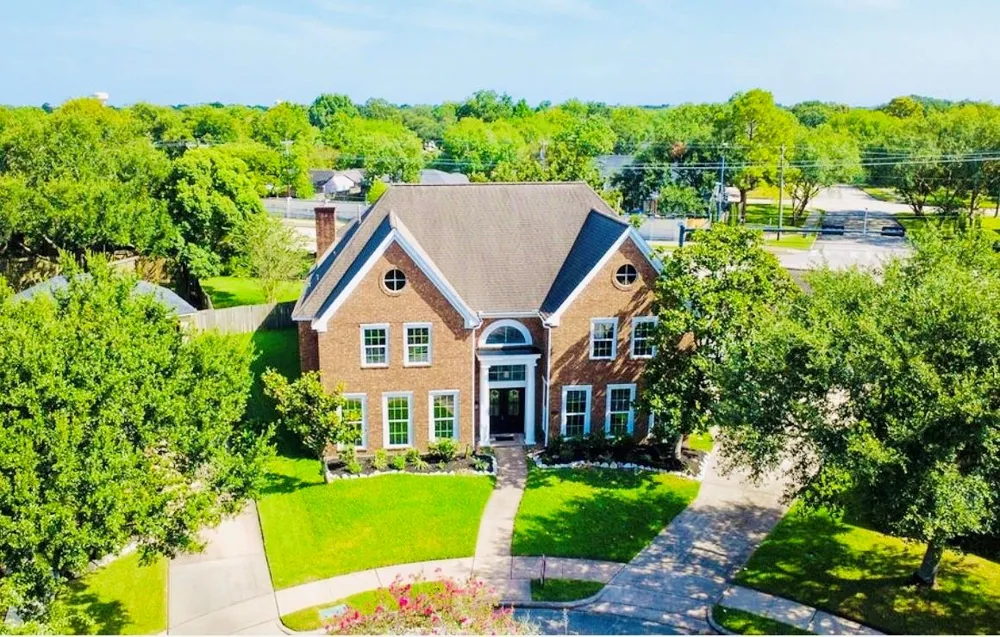 2111 Walnut Creek Drive League City, TX 77573