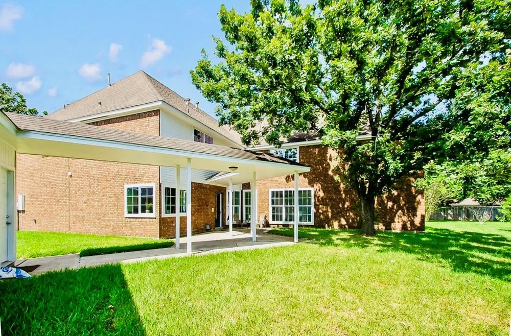 2111 Walnut Creek Drive League City, TX 77573