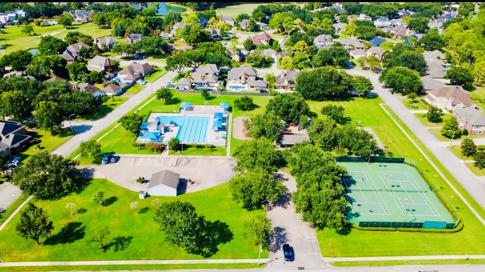2111 Walnut Creek Drive League City, TX 77573