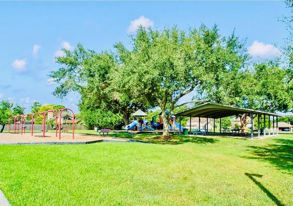 2111 Walnut Creek Drive League City, TX 77573