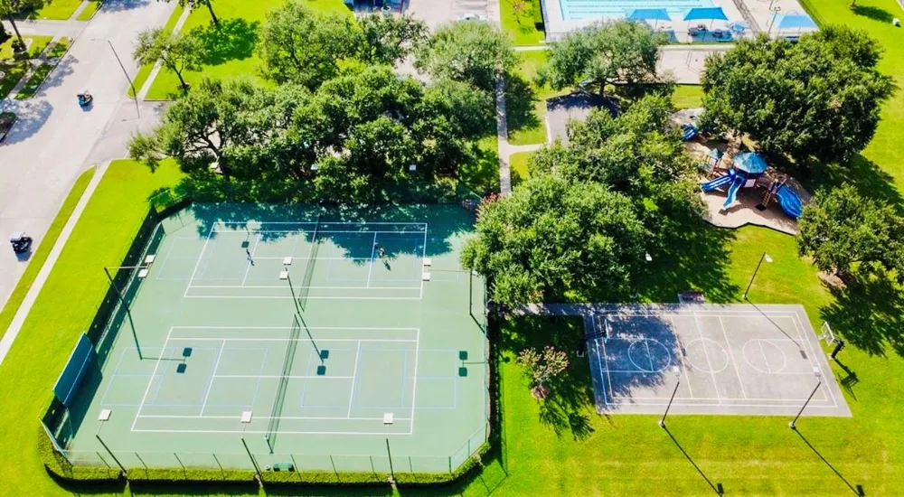 2111 Walnut Creek Drive League City, TX 77573