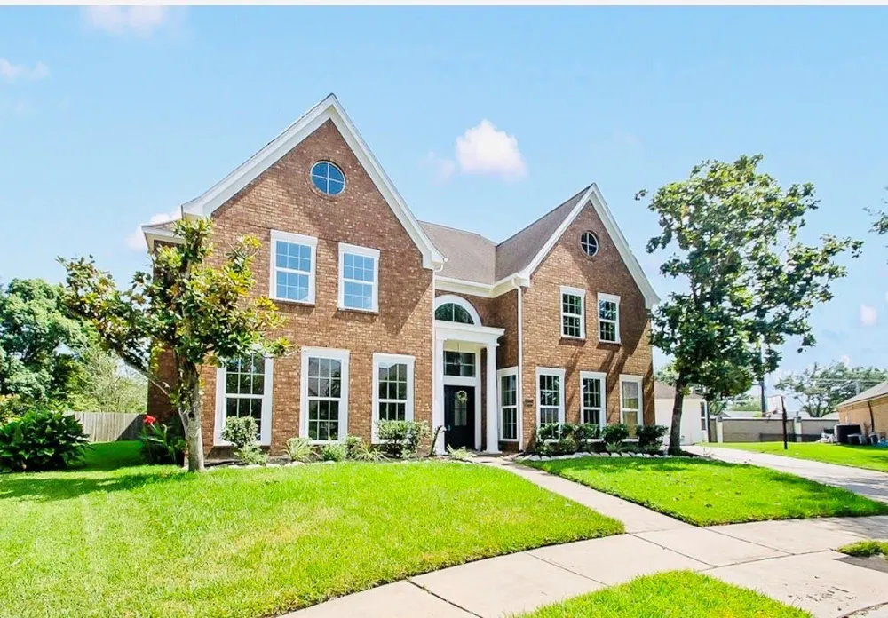 2111 Walnut Creek Drive League City, TX 77573