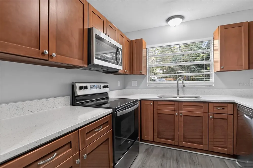 26430 SLEEPY HOLLOW STREET Mount Plymouth, FL 32776