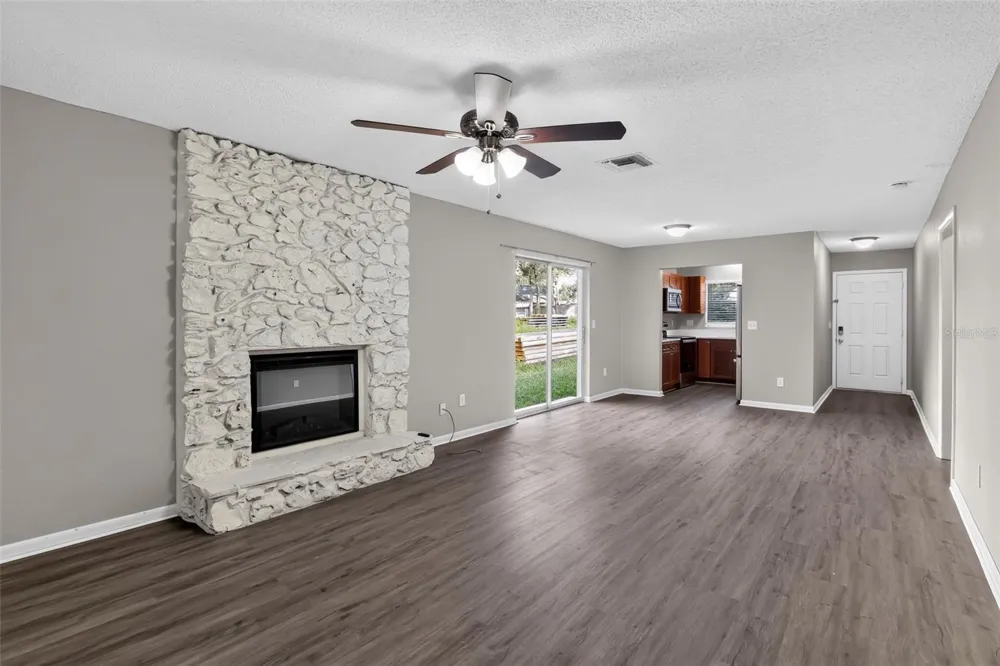 26430 SLEEPY HOLLOW STREET Mount Plymouth, FL 32776