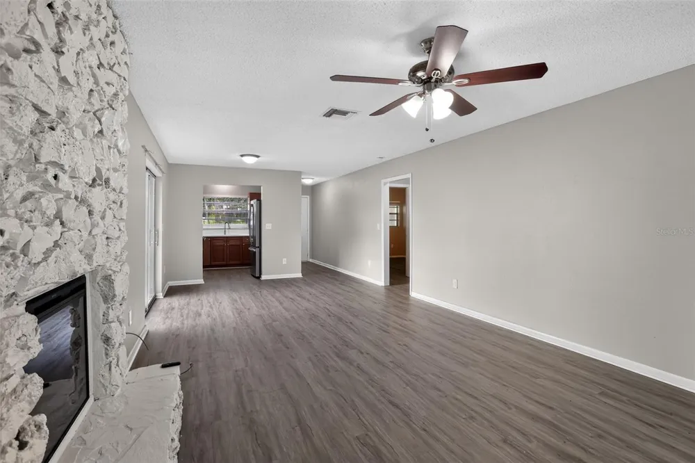 26430 SLEEPY HOLLOW STREET Mount Plymouth, FL 32776