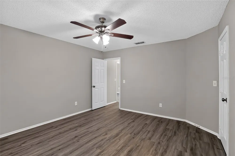 26430 SLEEPY HOLLOW STREET Mount Plymouth, FL 32776
