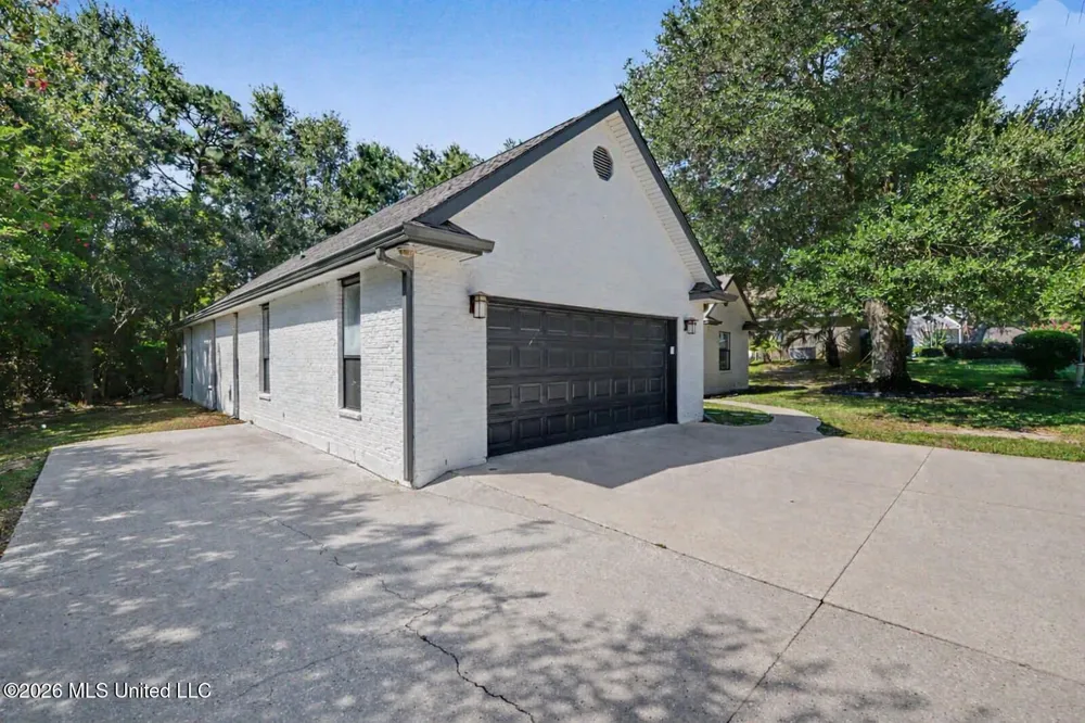 5562 E Diamondhead Drive Diamondhead, MS 39525