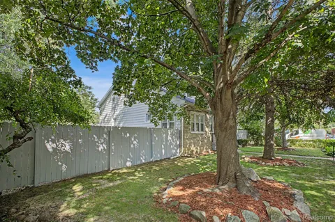 40 W Benson Street