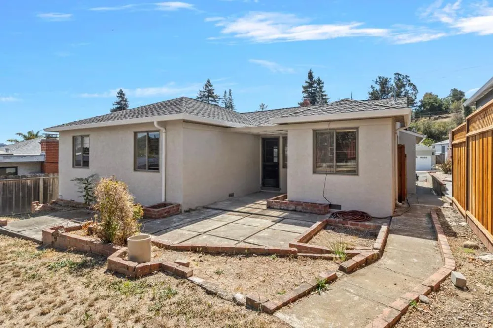 2976 Sydney Castro Valley, CA 94546