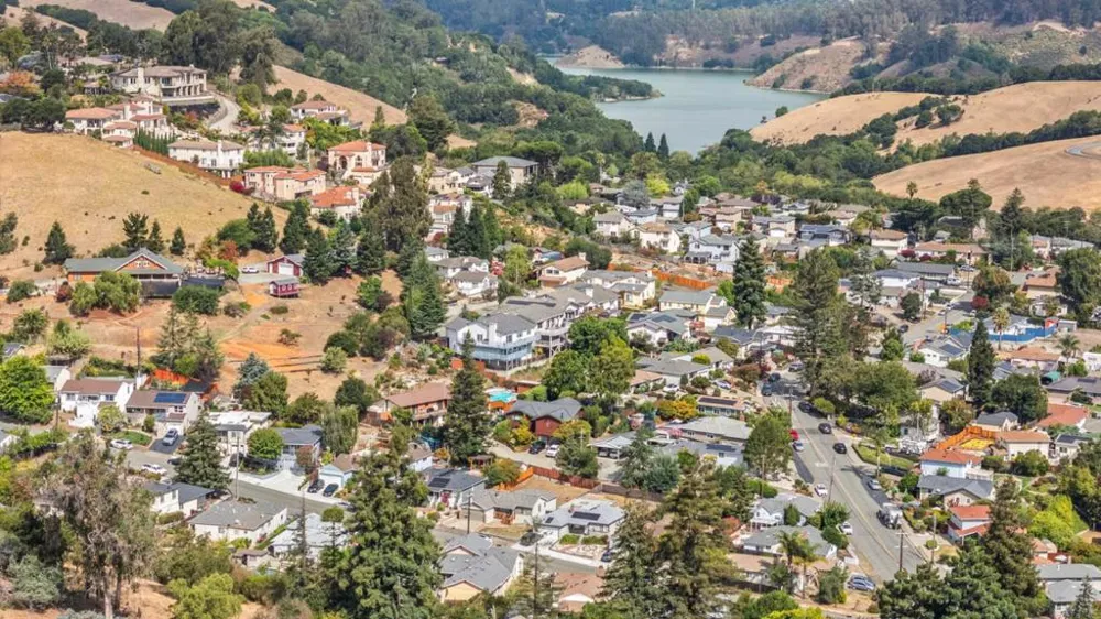 2976 Sydney Castro Valley, CA 94546