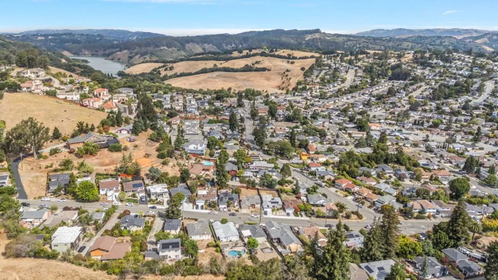 2976 Sydney Castro Valley, CA 94546
