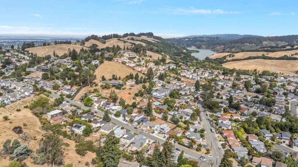 2976 Sydney Castro Valley, CA 94546