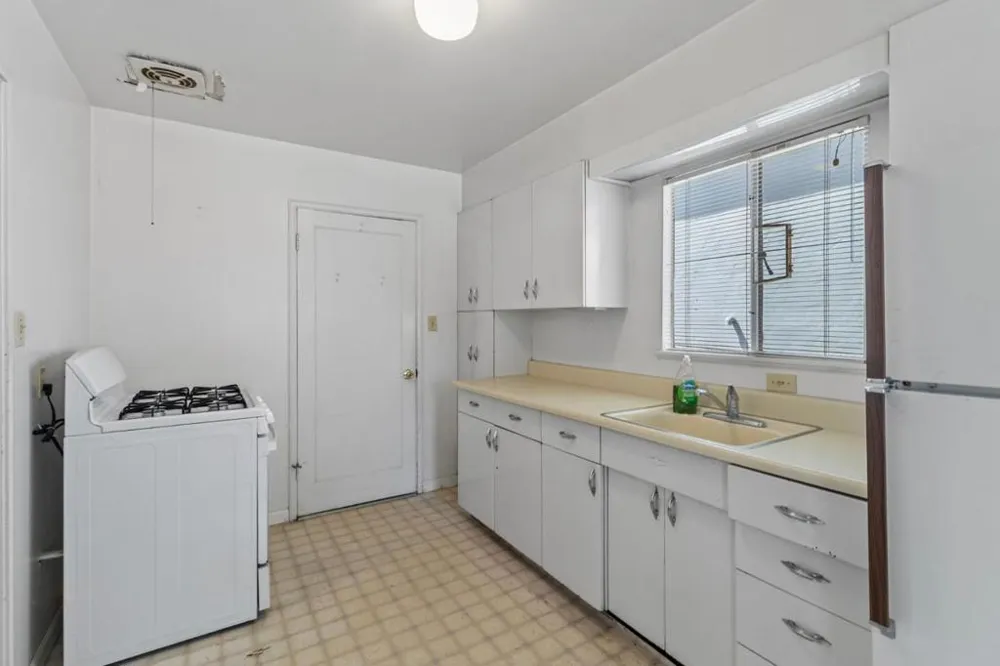 2976 Sydney Castro Valley, CA 94546
