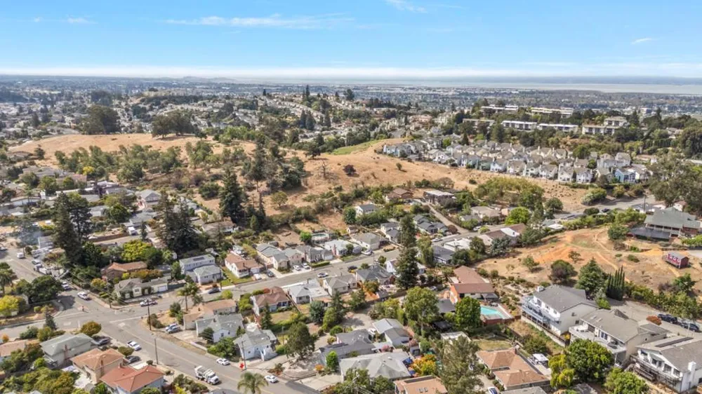 2976 Sydney Castro Valley, CA 94546