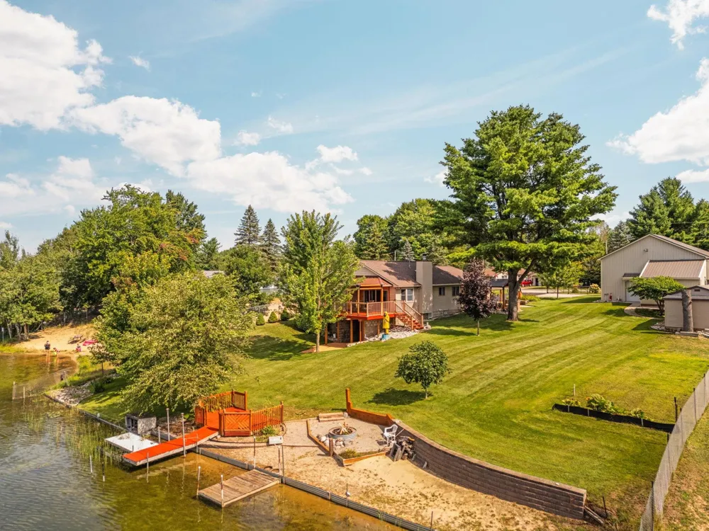 392 Gitchegumee Drive Hanover Township, MI 49620