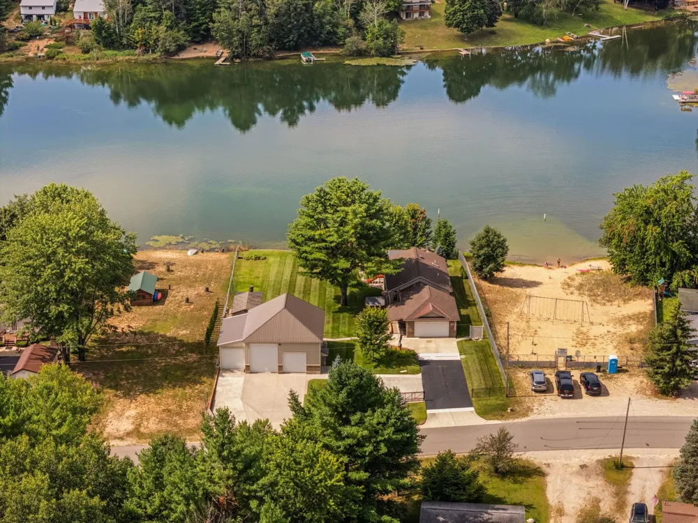 392 Gitchegumee Drive Hanover Township, MI 49620