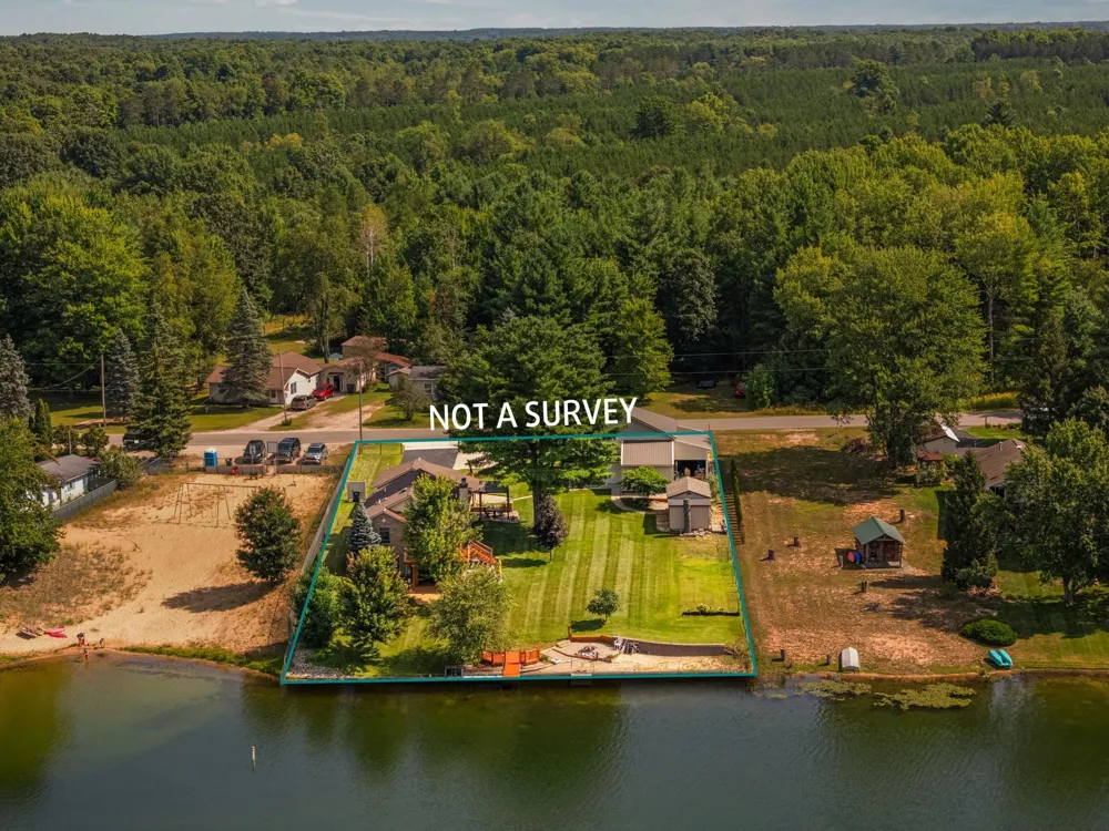 392 Gitchegumee Drive Hanover Township, MI 49620