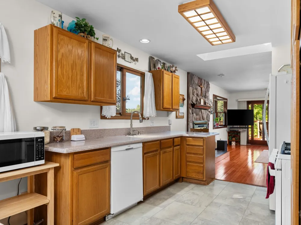 392 Gitchegumee Drive Hanover Township, MI 49620