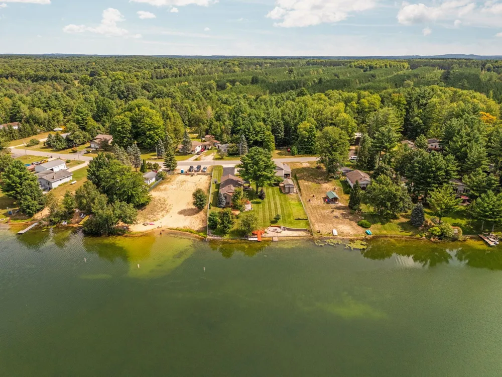 392 Gitchegumee Drive Hanover Township, MI 49620