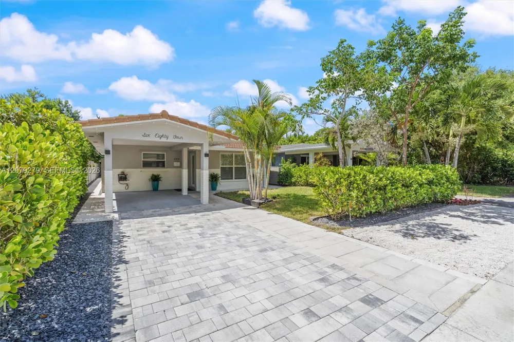 684 NE 35th St Oakland Park, FL 33334
