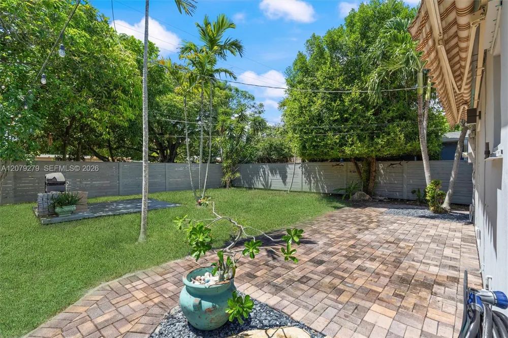 684 NE 35th St Oakland Park, FL 33334