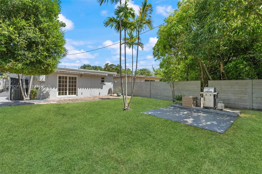 684 NE 35th St Oakland Park, FL 33334