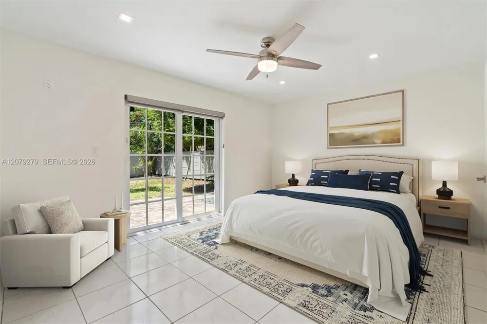 684 NE 35th St Oakland Park, FL 33334