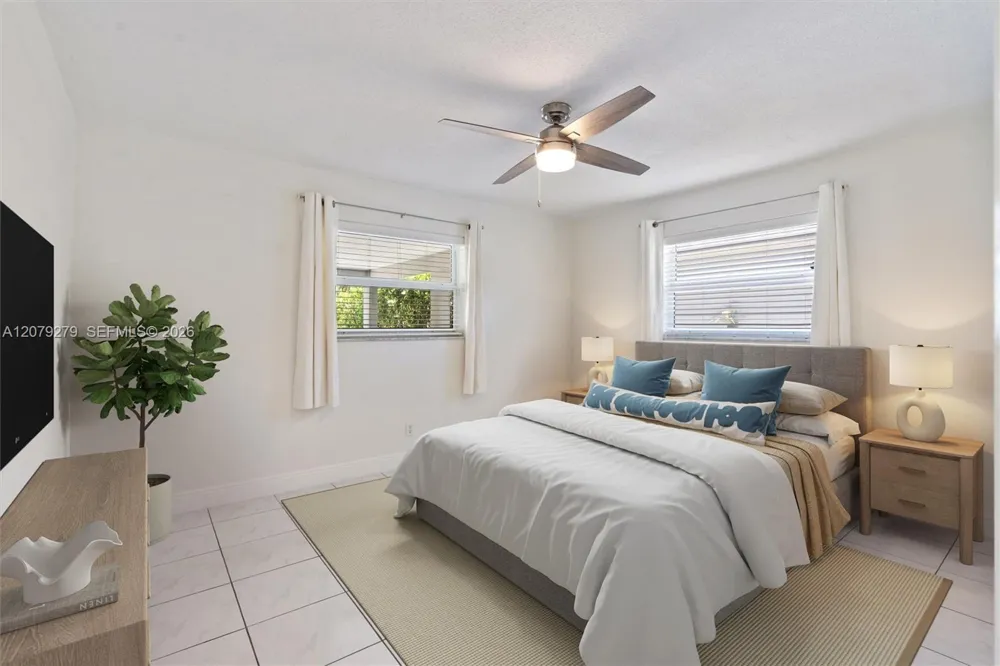 684 NE 35th St Oakland Park, FL 33334