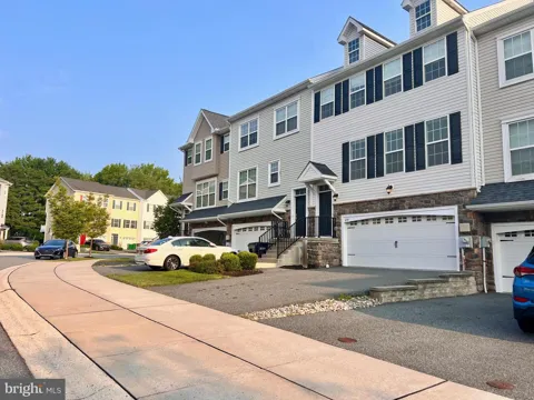 654 JACOBSEN CIRCLE