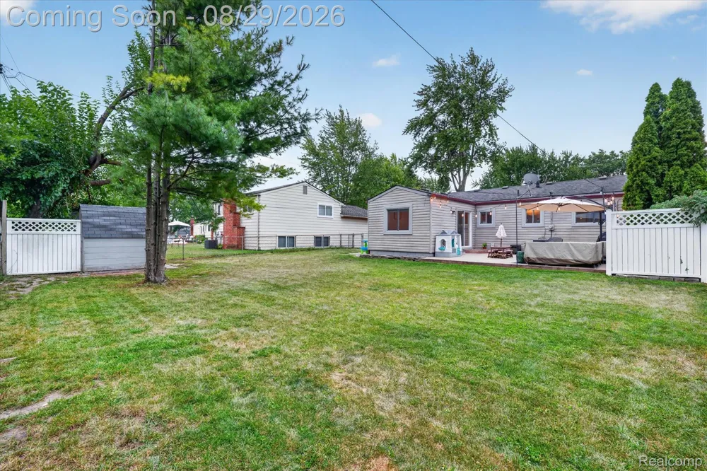 11739 Falcon Drive Sterling Heights City, MI 48313