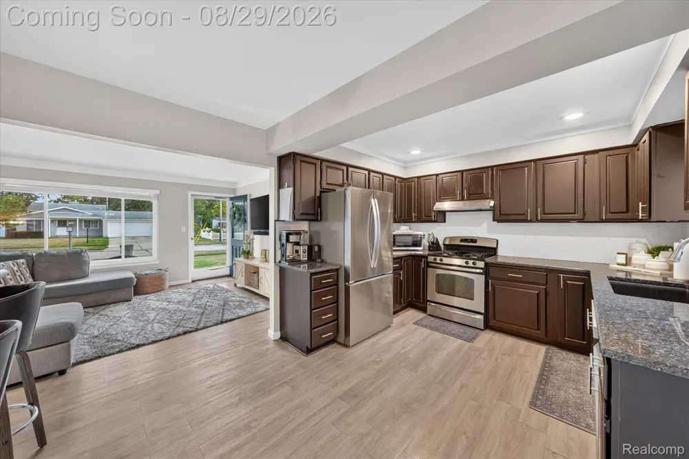 11739 Falcon Drive Sterling Heights City, MI 48313