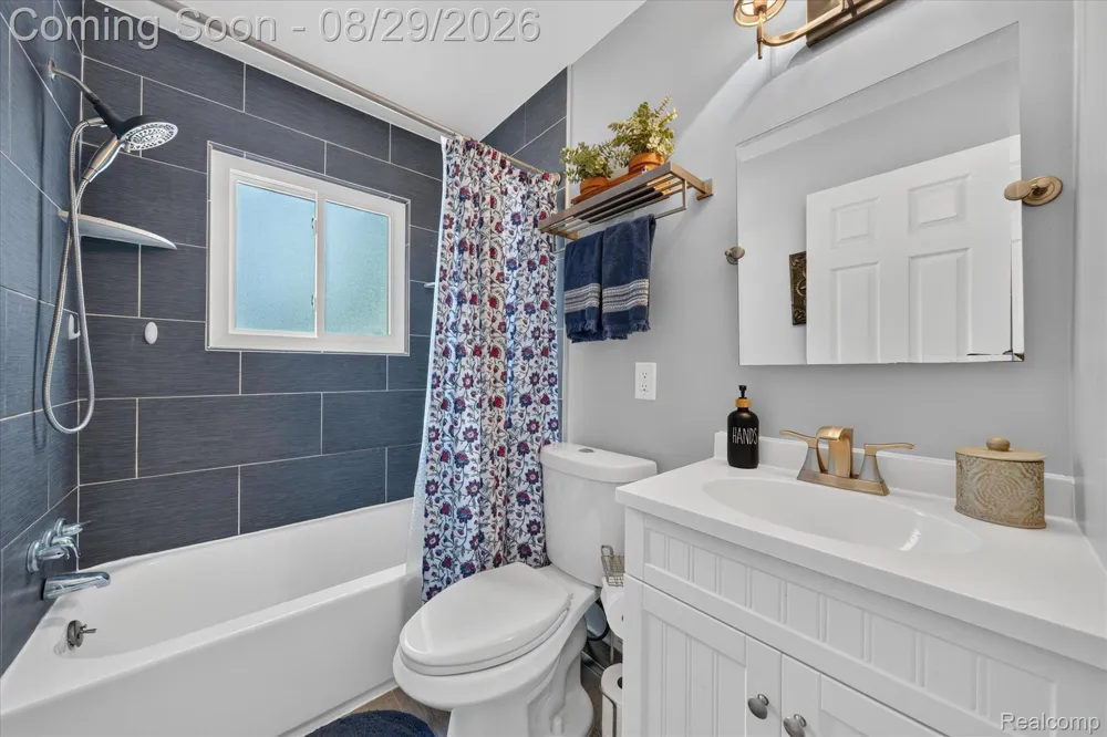 11739 Falcon Drive Sterling Heights City, MI 48313