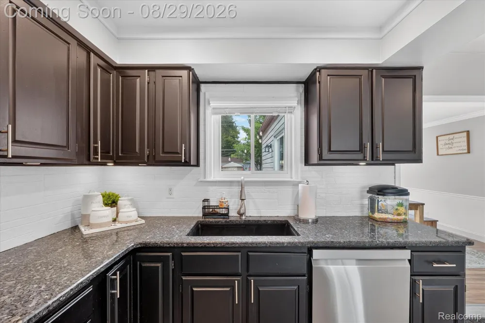 11739 Falcon Drive Sterling Heights City, MI 48313
