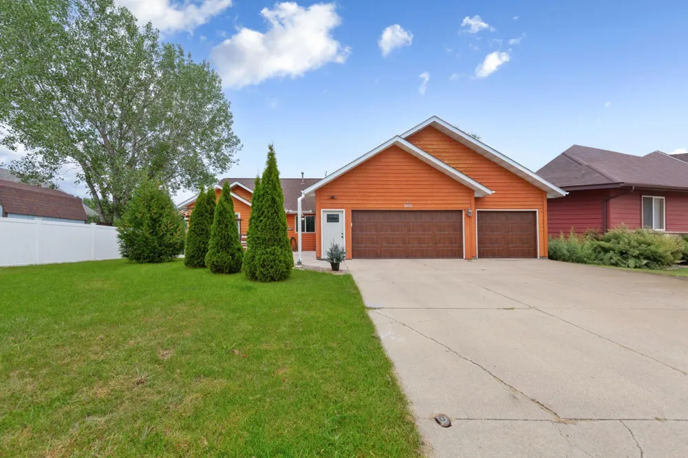 1905 Prairie Lane NE Owatonna, MN 55060