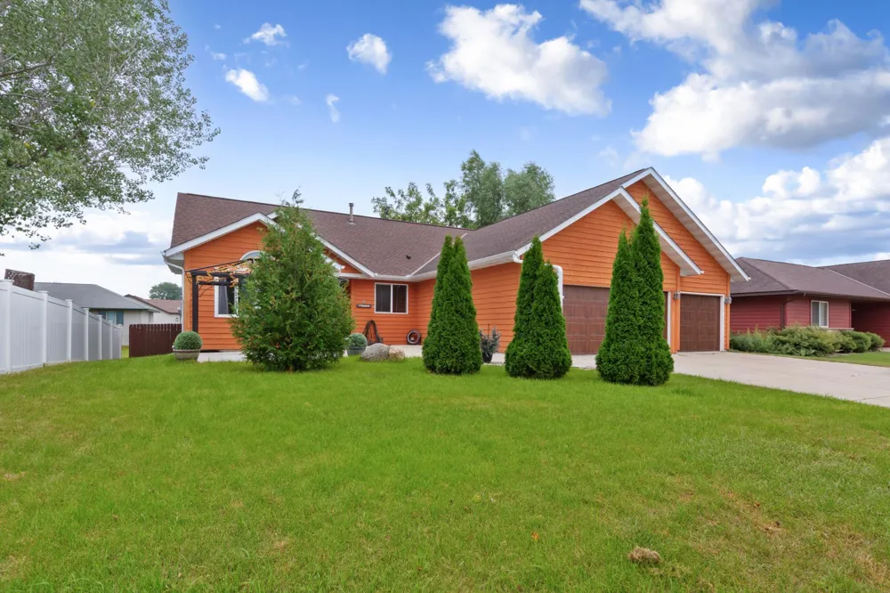 1905 Prairie Lane NE Owatonna, MN 55060
